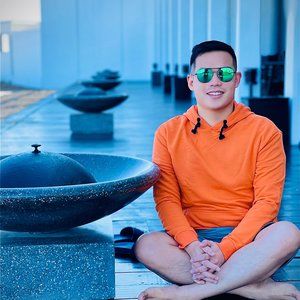 Meet your Posher, Dennis